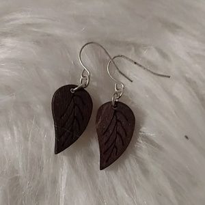Wooden leaf earrings 🍃